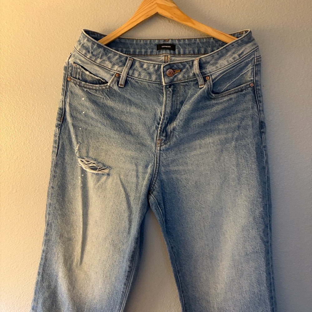 Express Distressed Light Blue Cropped Jeans - Picture 3 of 9